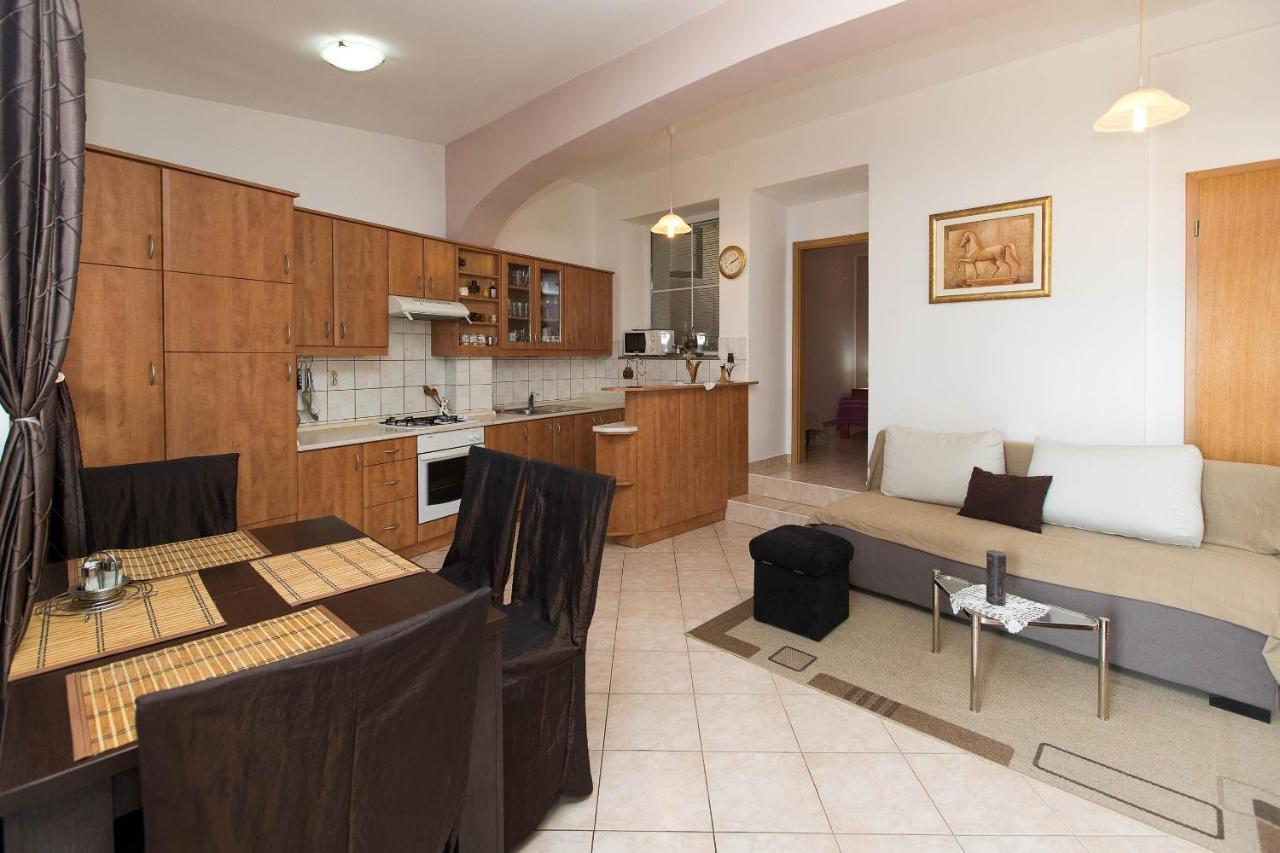 Apartmani Vera Crikvenica Eksteriør billede